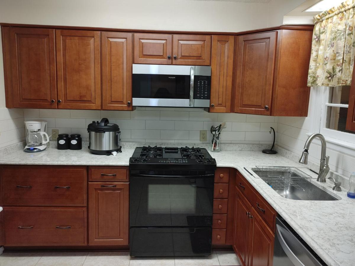 The Kind House Hosting, Low Monthly Rates, Traveling Nurses, Fletc, & Travelers! Brunswick Εξωτερικό φωτογραφία
